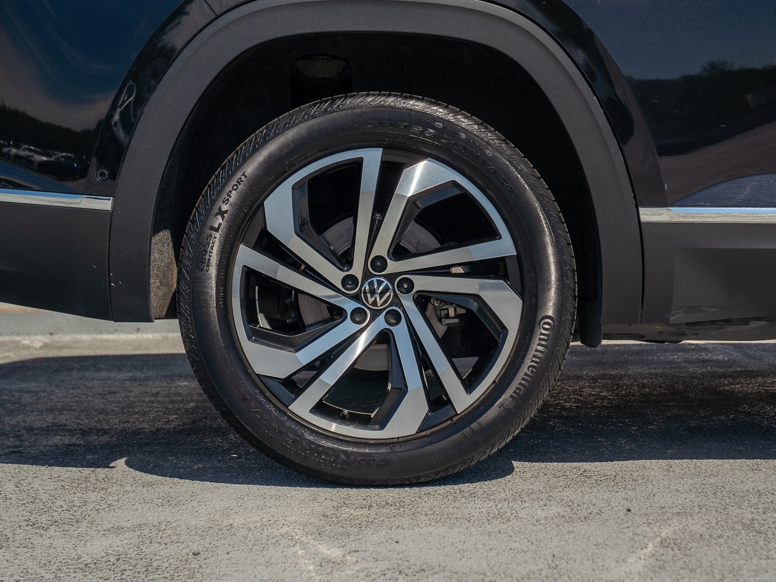 Used 2020 Volkswagen Atlas Cross Sport SEL Premium AWD/4WD image 14