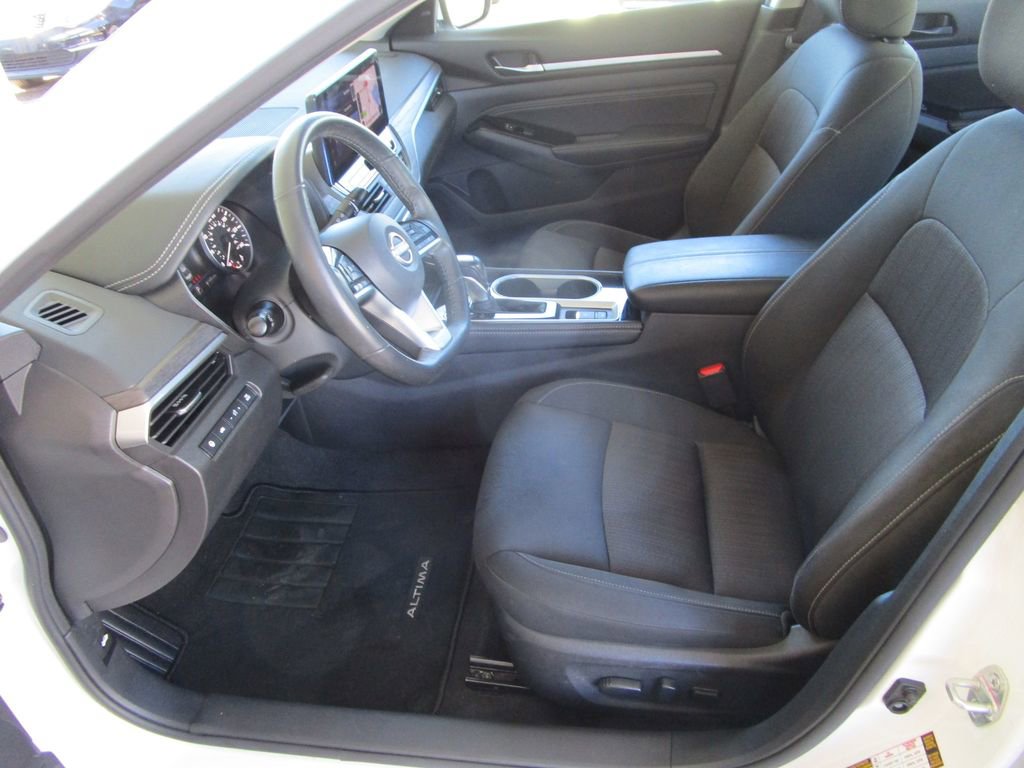 Used 2023 Nissan Altima 2.5 SV w/ SV Premium Package image 17