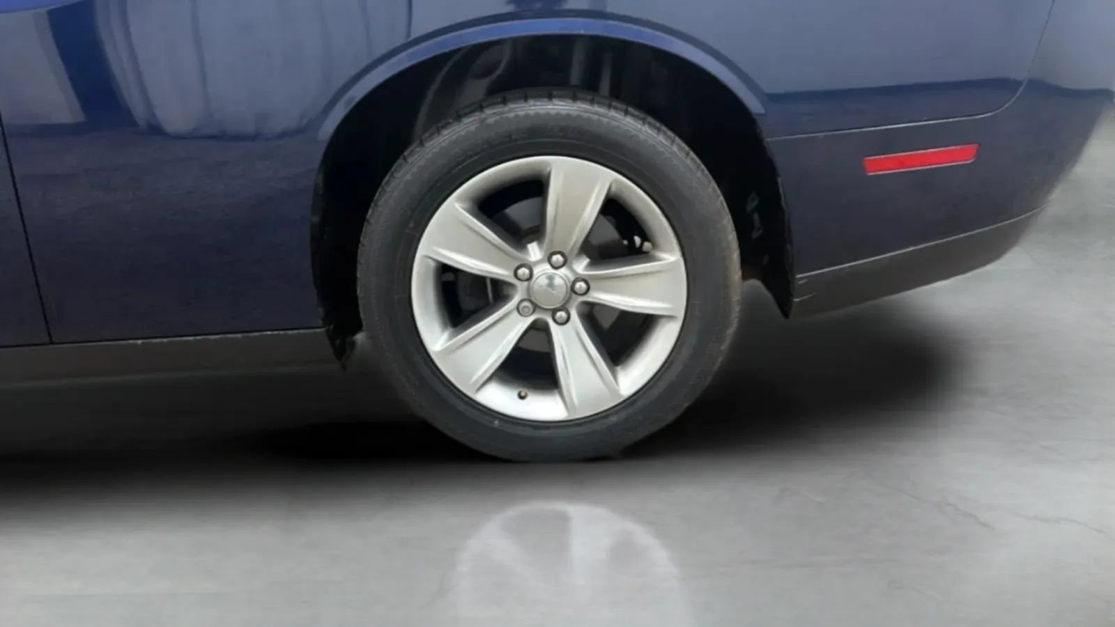 Used 2015 Dodge Challenger SXT RWD image 26