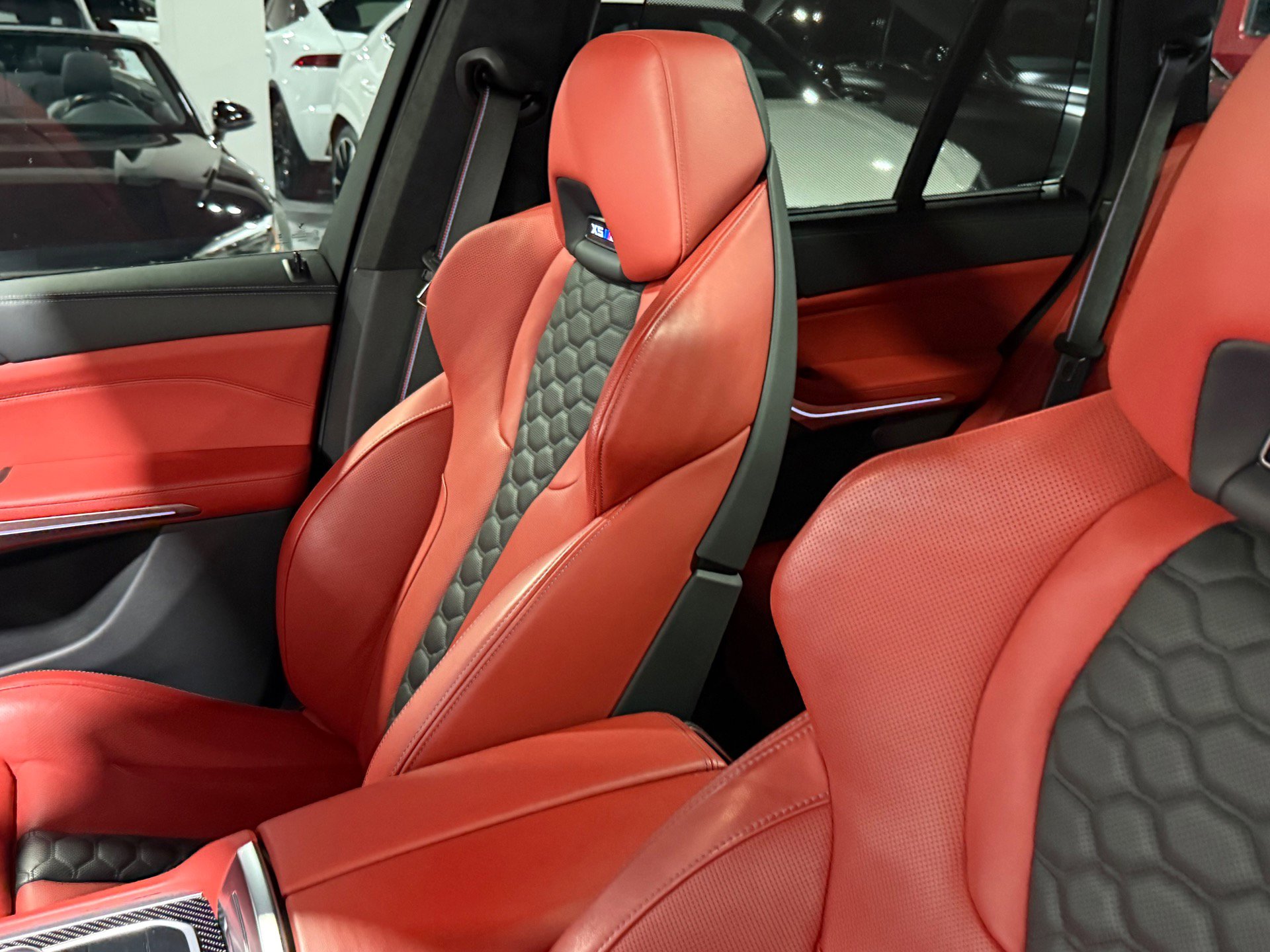 Used 2025 BMW X5 M Competition w/ Executive Package image 35