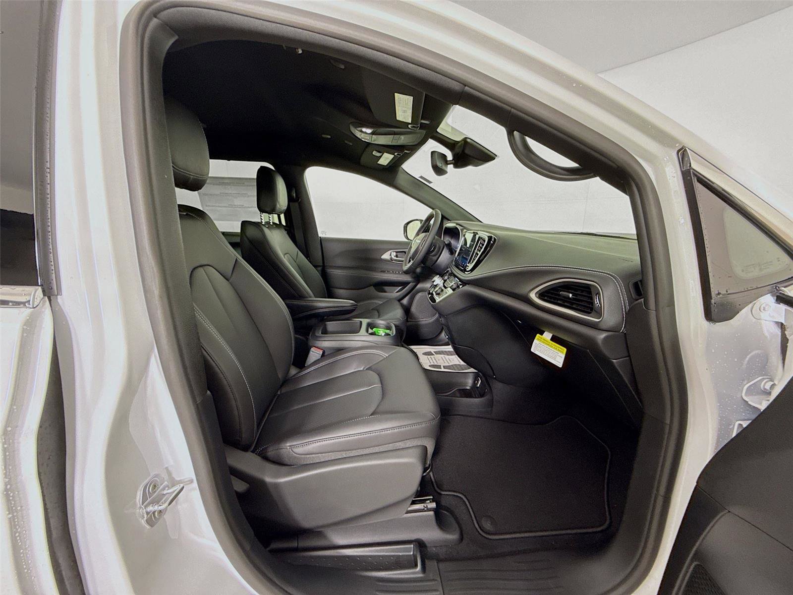 New 2026 Chrysler Pacifica Select image 31