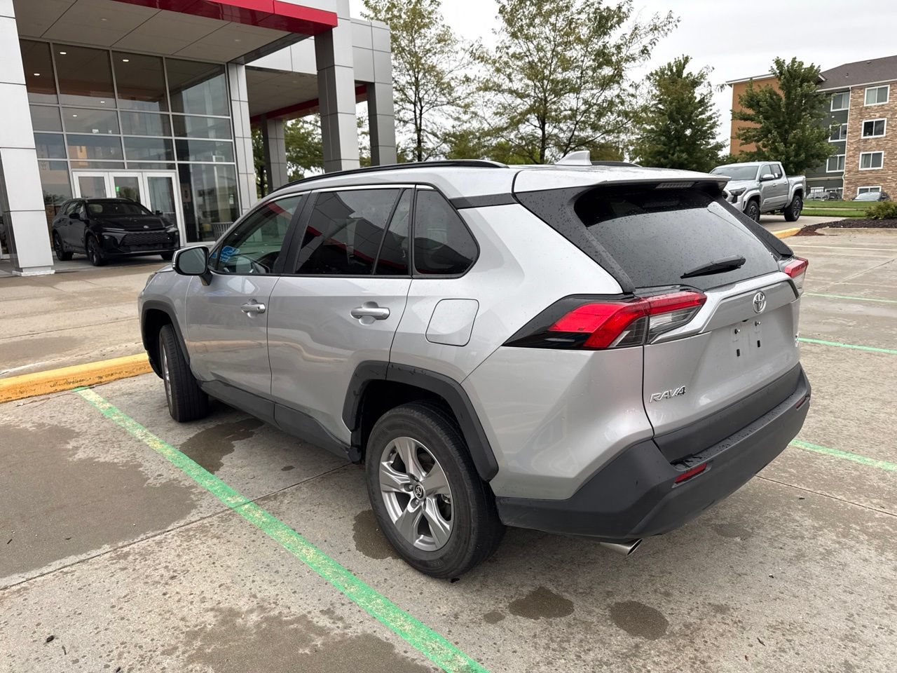 Used 2025 Toyota RAV4 XLE AWD/4WD image 4