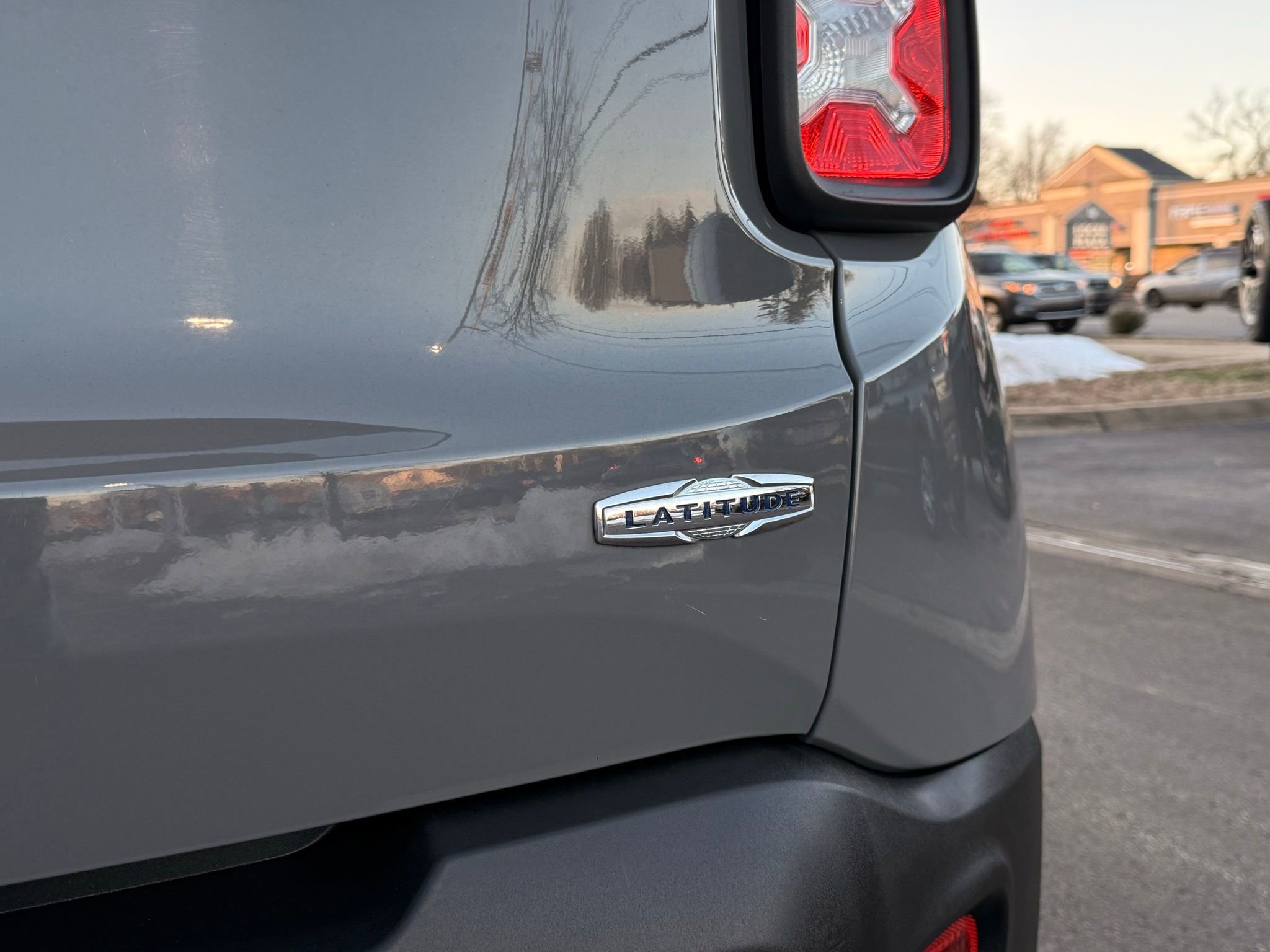 Used 2019 Jeep Renegade Latitude w/ Cold Weather Group image 11