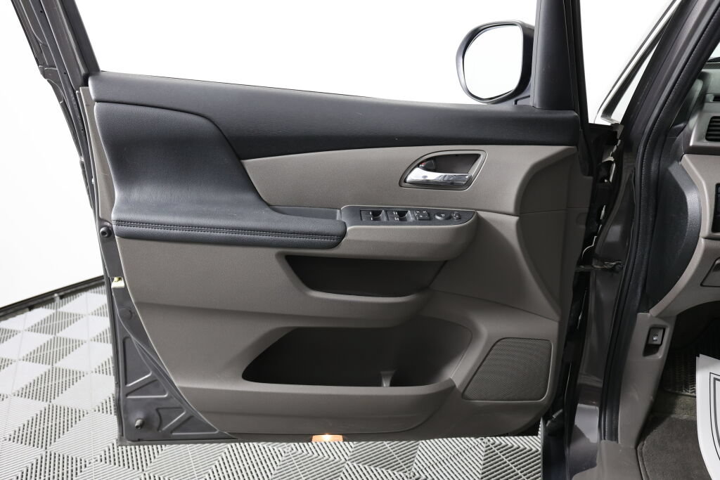 Used 2015 Honda Odyssey EX image 12