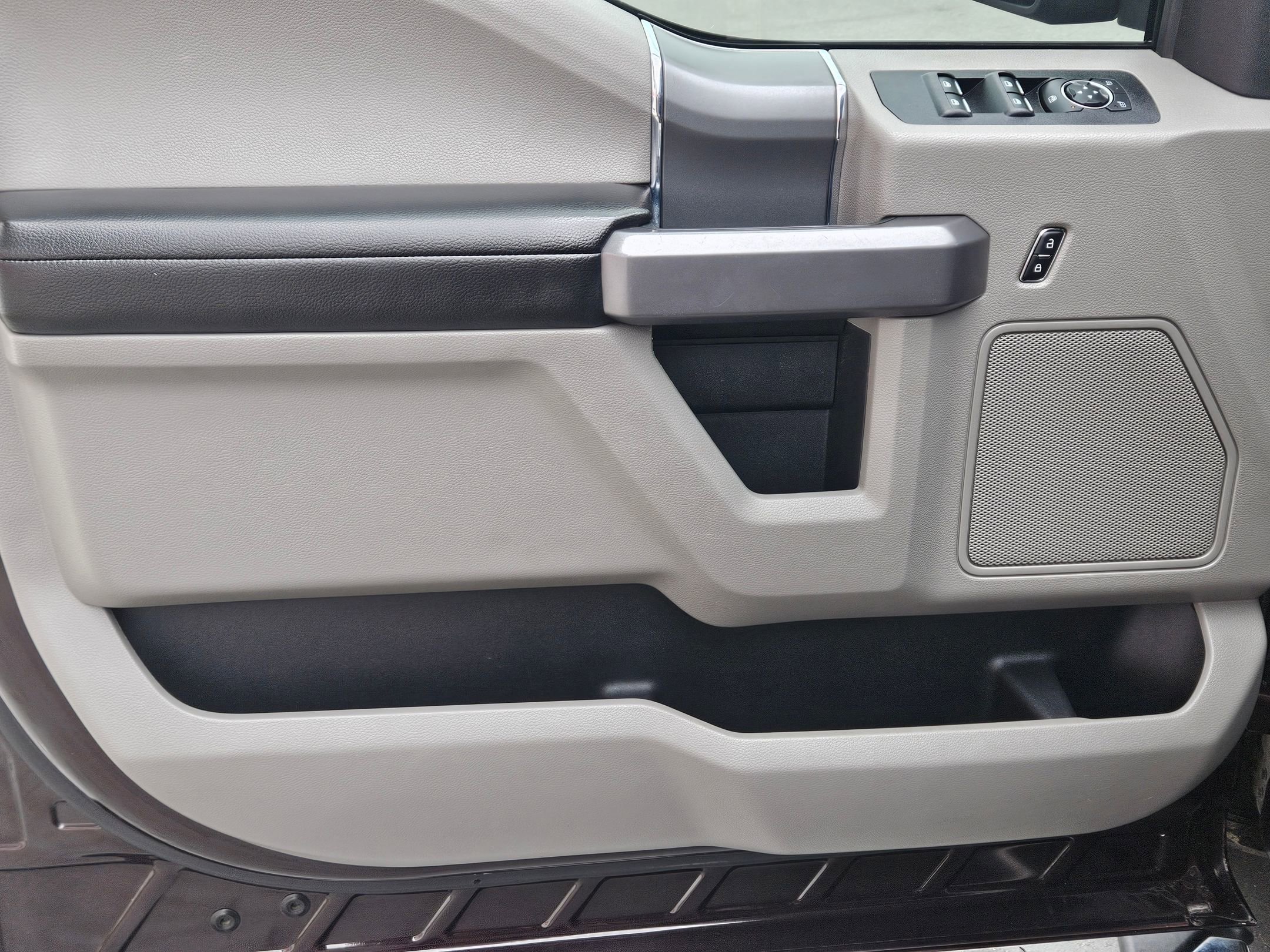 Used 2018 Ford F150 XLT w/ Equipment Group 302A Luxury image 15