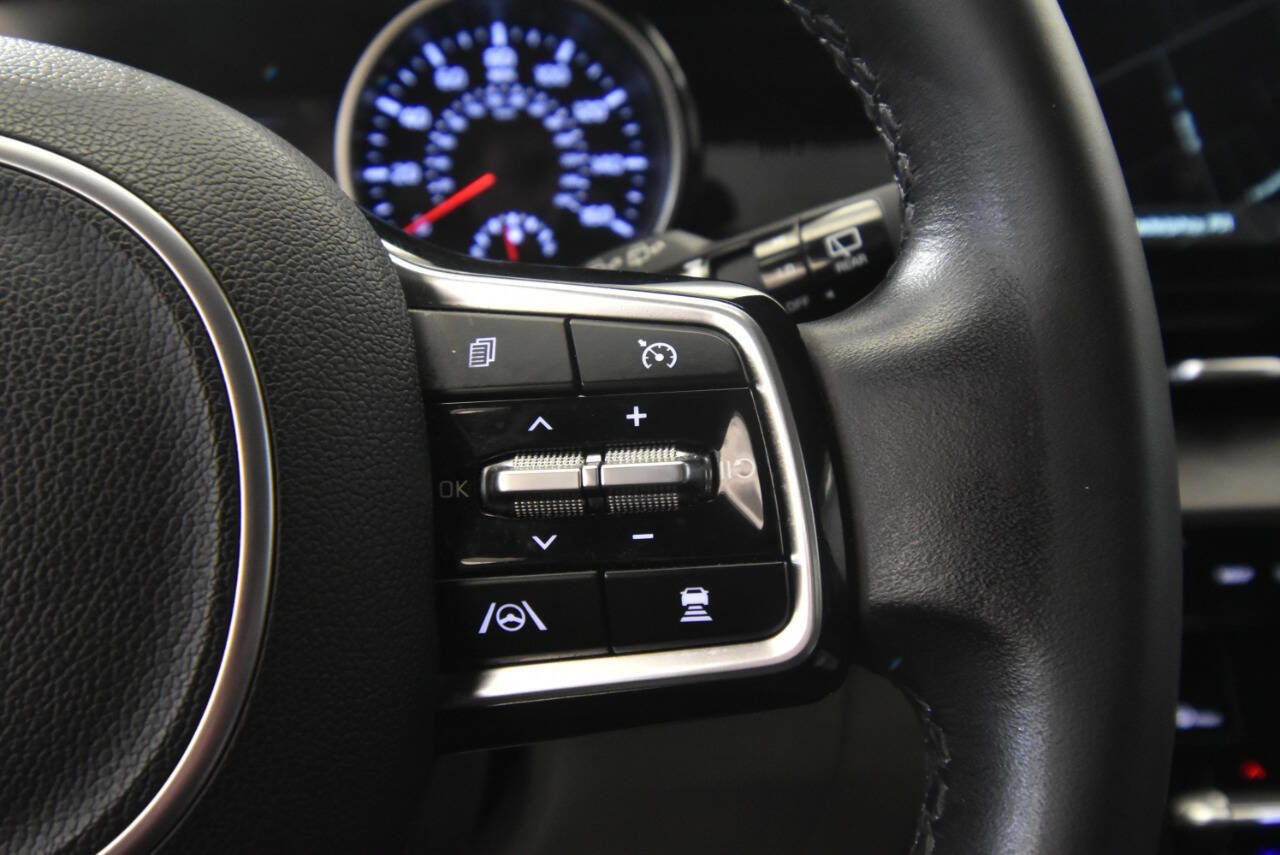 Used 2024 Kia Carnival EX FWD image 28