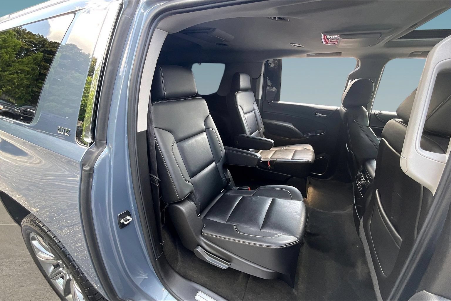 Used 2015 Chevrolet Suburban LTZ AWD/4WD image 24