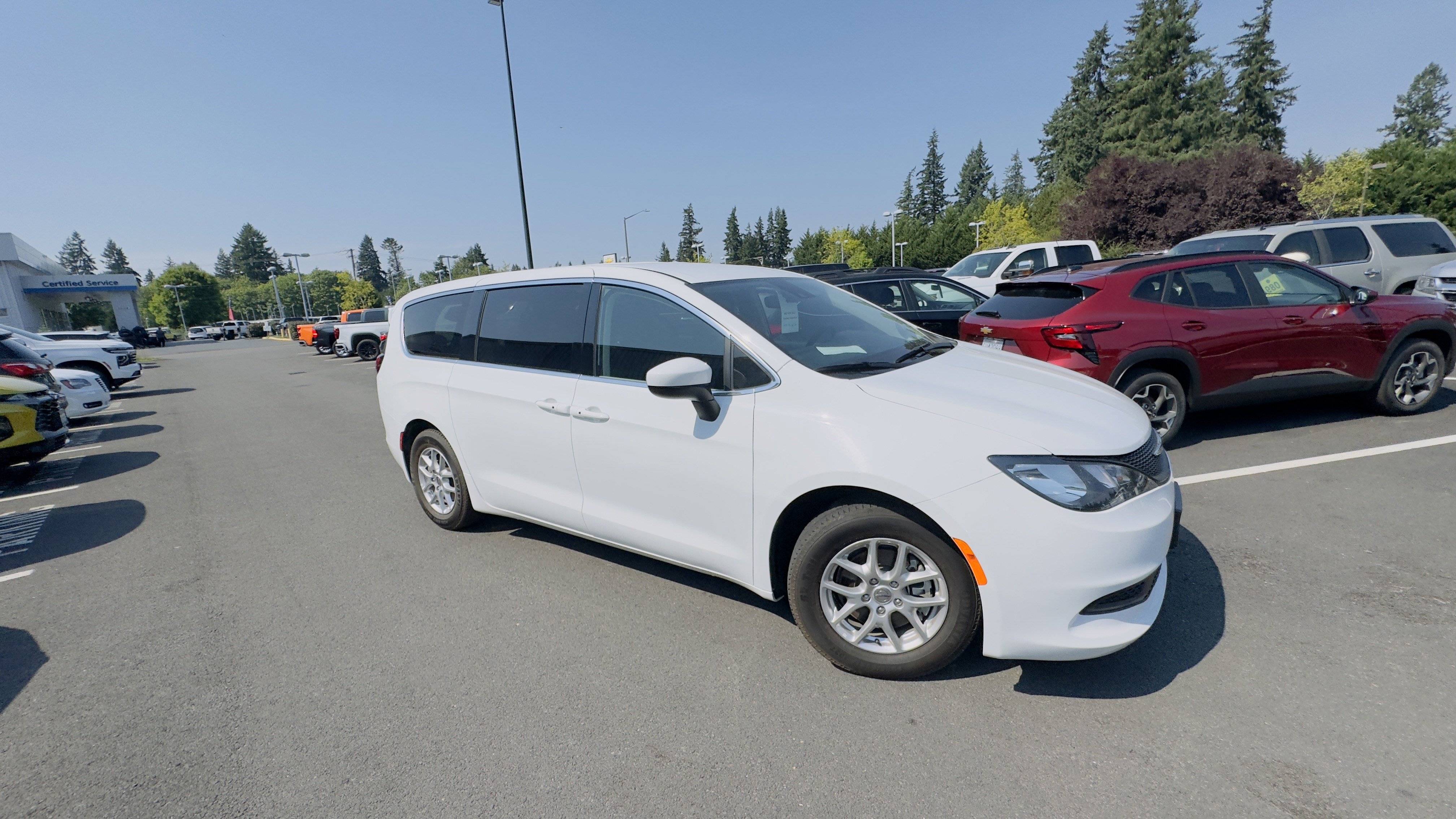 Used 2023 Chrysler Voyager LX image 2
