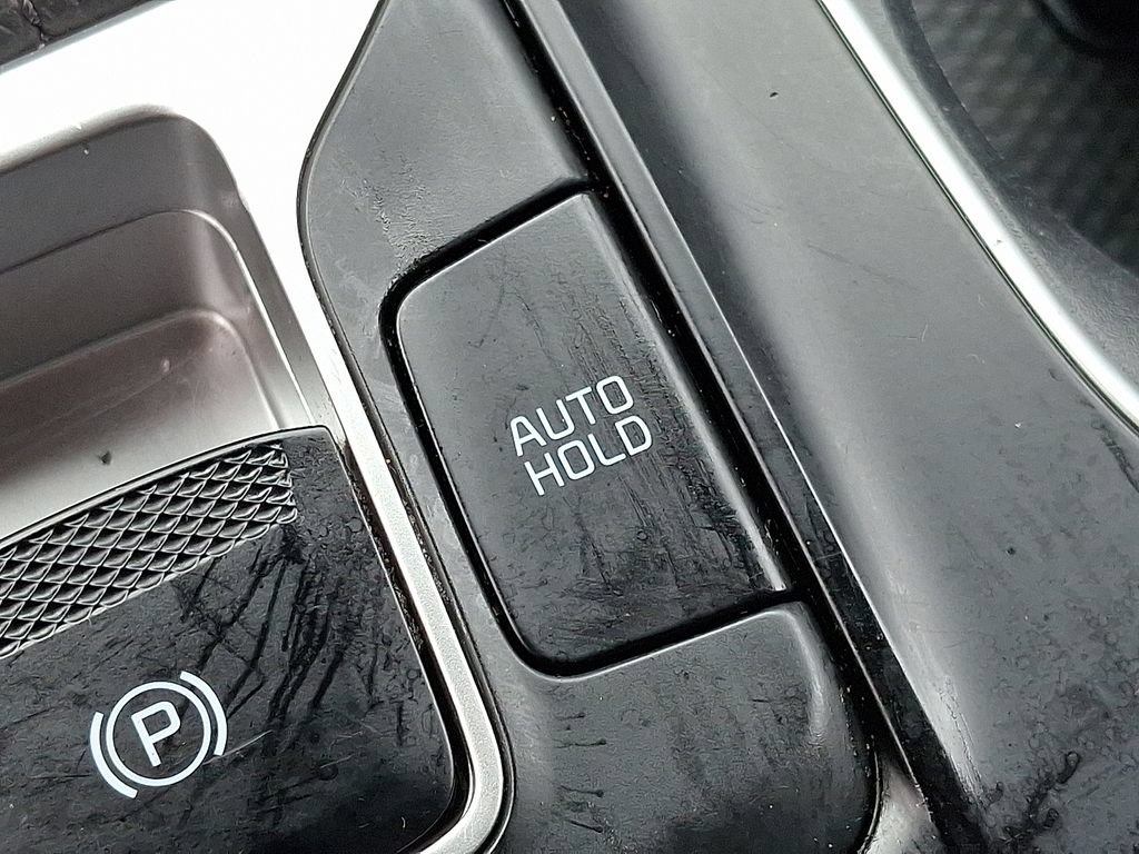 Used 2024 Kia Carnival LX FWD image 24