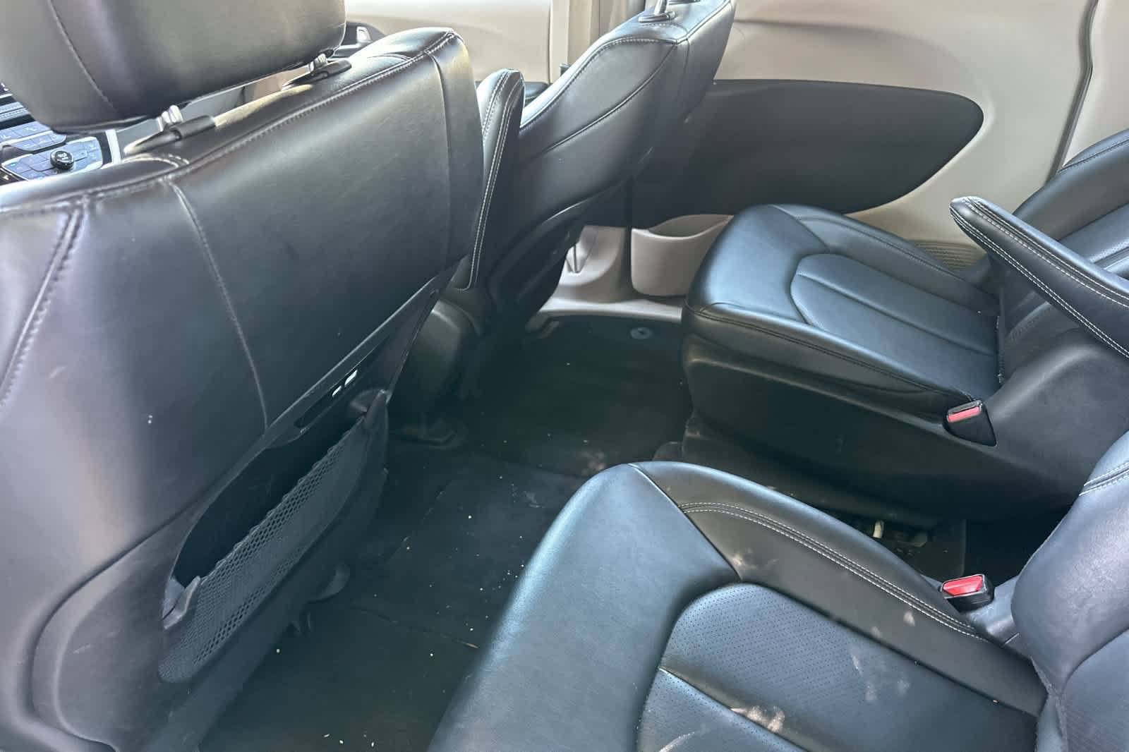 Used 2024 Chrysler Pacifica Limited FWD image 5