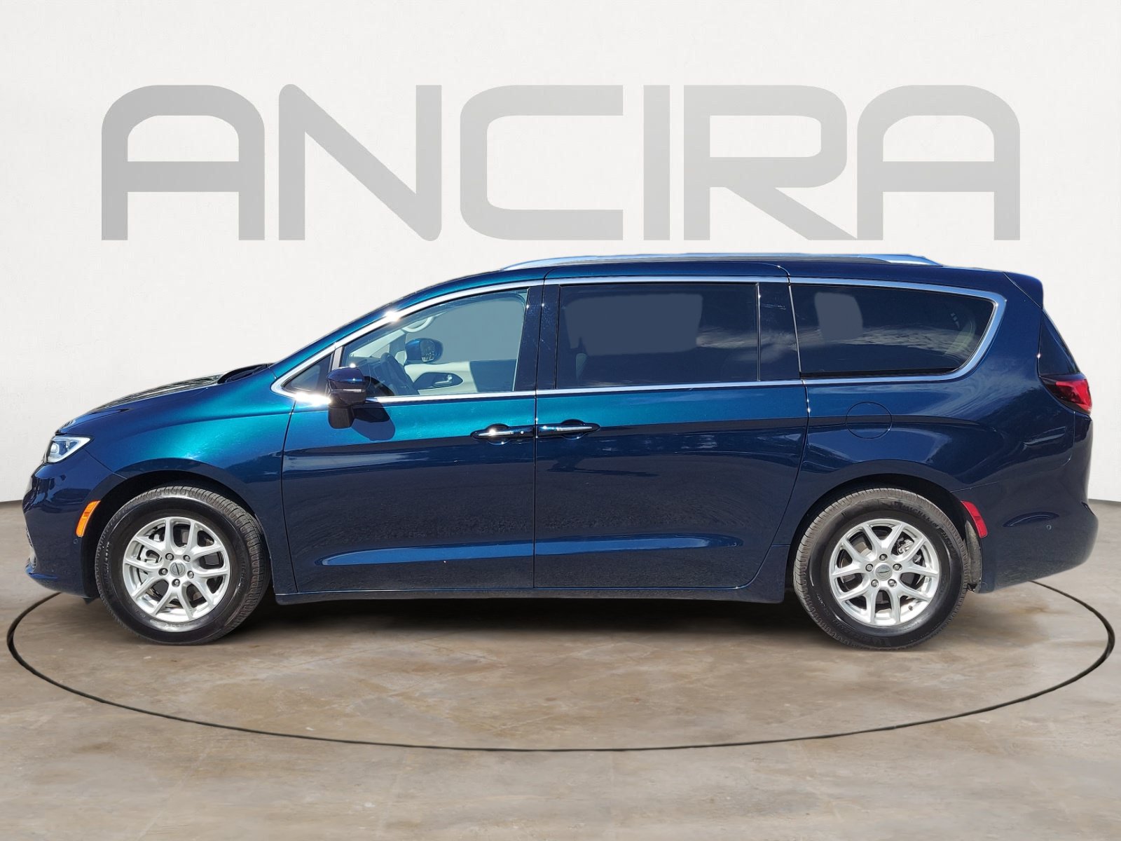 Used 2021 Chrysler Pacifica Touring-L w/ Uconnect Theater Family Group FWD image 7