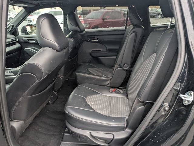 Used 2021 Toyota Highlander XSE image 9