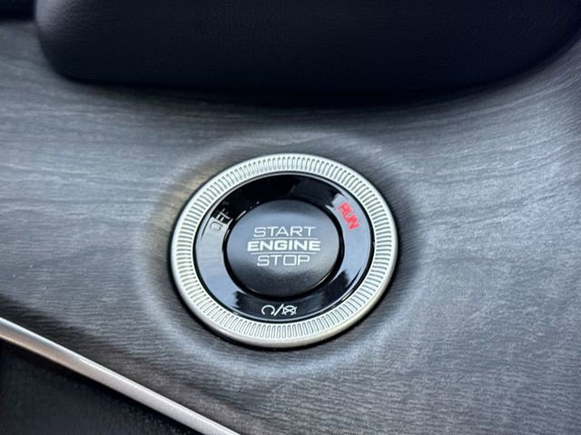 Used 2024 Jeep Grand Cherokee Limited w/ Black Appearance Package image 19