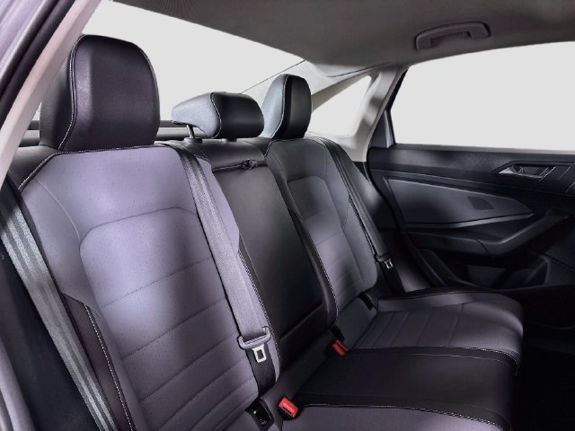 Used 2025 Volkswagen Jetta SE FWD image 30