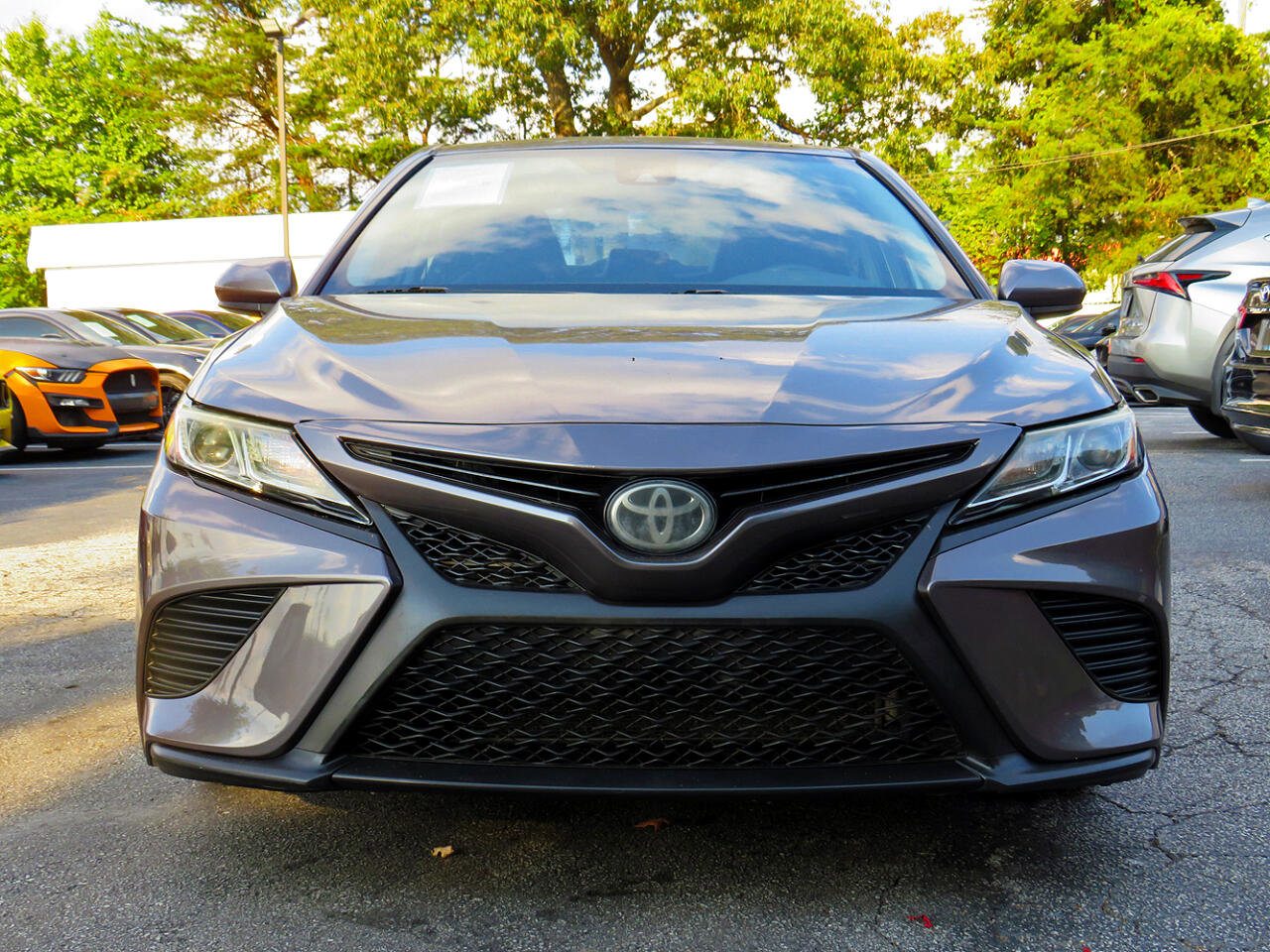 Used 2018 Toyota Camry SE image 4