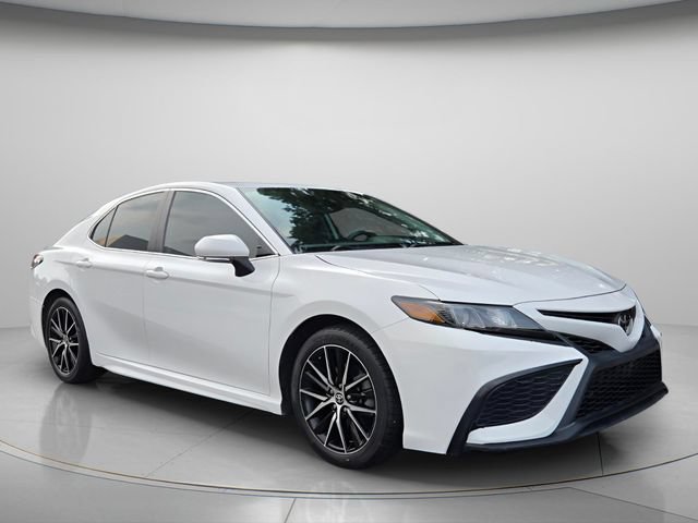 Used 2024 Toyota Camry SE w/ Convenience Package FWD image 9