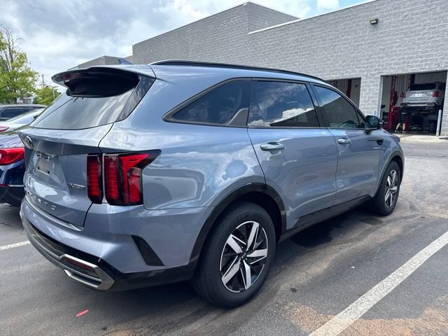 Certified 2021 Kia Sorento EX FWD image 4