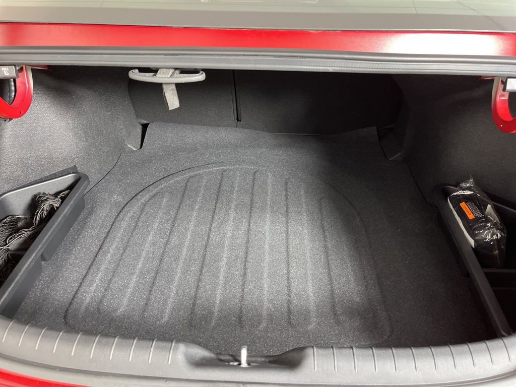 Used 2022 Hyundai Elantra Limited w/ Preferred Accessory Package image 11