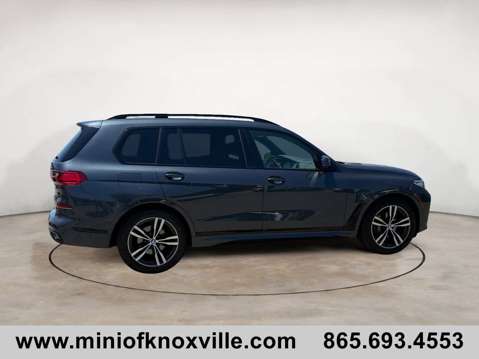 Used 2022 BMW X7 xDrive40i w/ M Sport Package AWD/4WD image 3