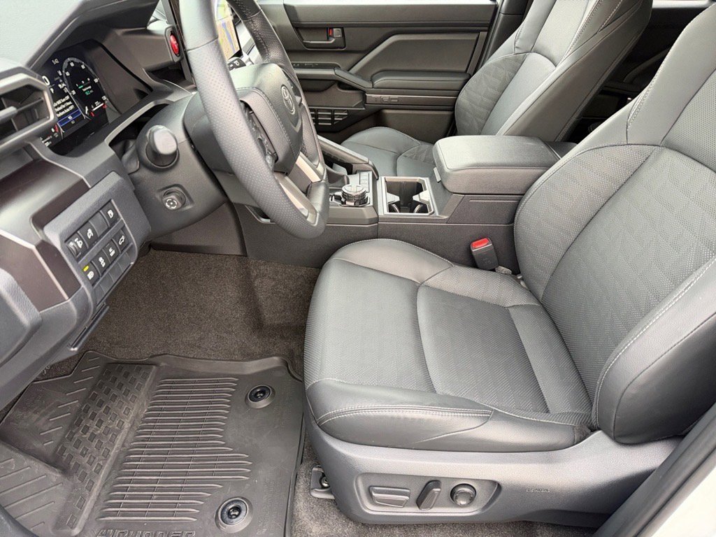 Used 2025 Toyota 4Runner TRD Off-Road Premium image 10