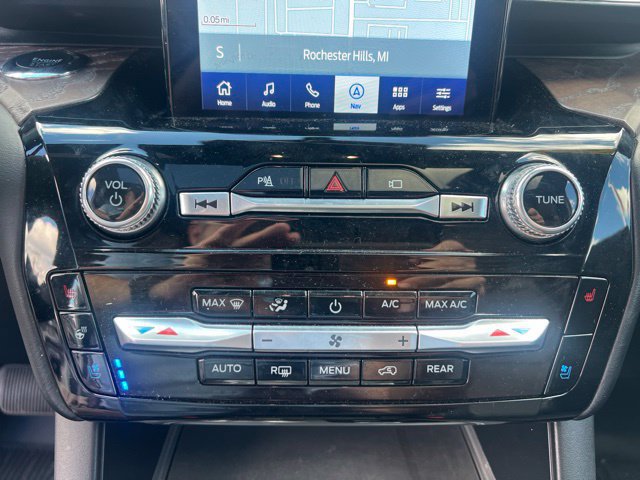 Used 2022 Ford Explorer Platinum w/ Equipment Group 601A AWD/4WD image 33