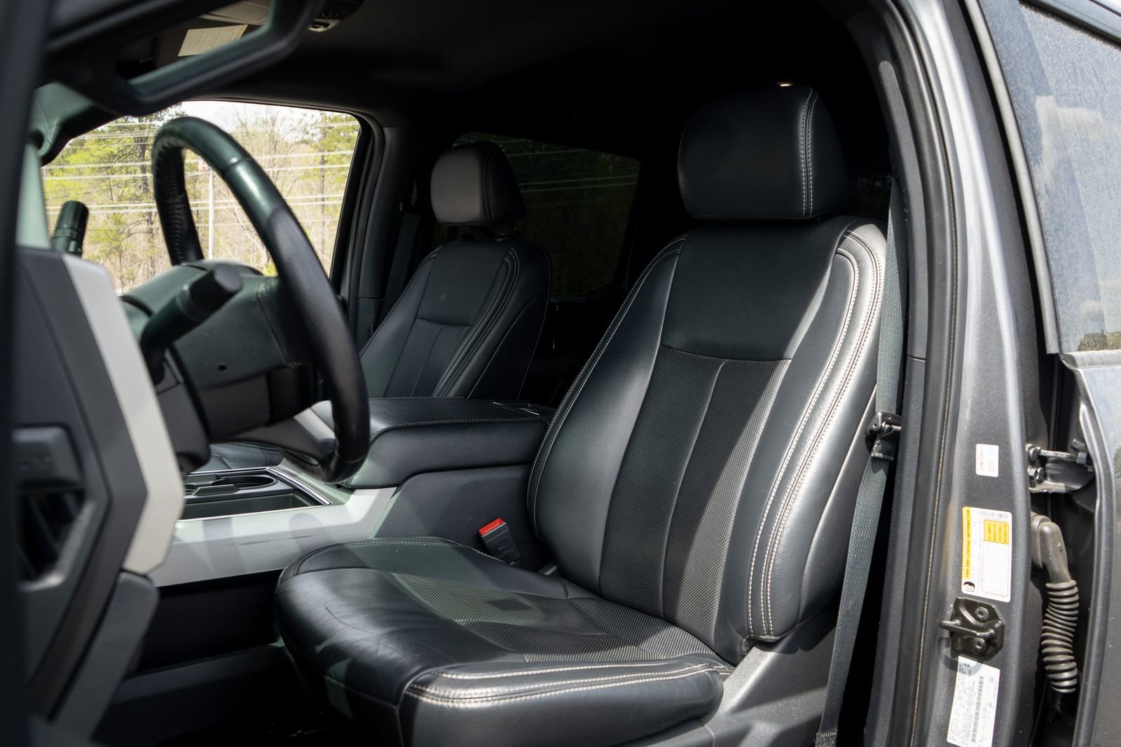 Used 2022 Ford F250 Lariat w/ Black Appearance Package image 15