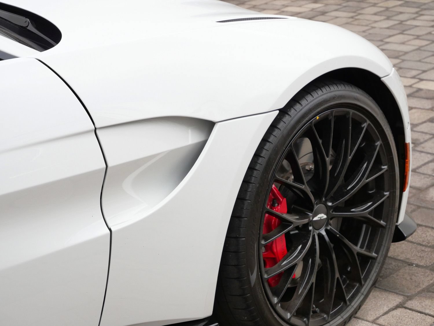 Used 2023 Aston Martin V8 Vantage Roadster RWD image 9