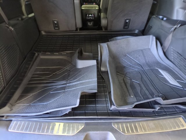 Used 2025 Chevrolet Tahoe High Country AWD/4WD image 30