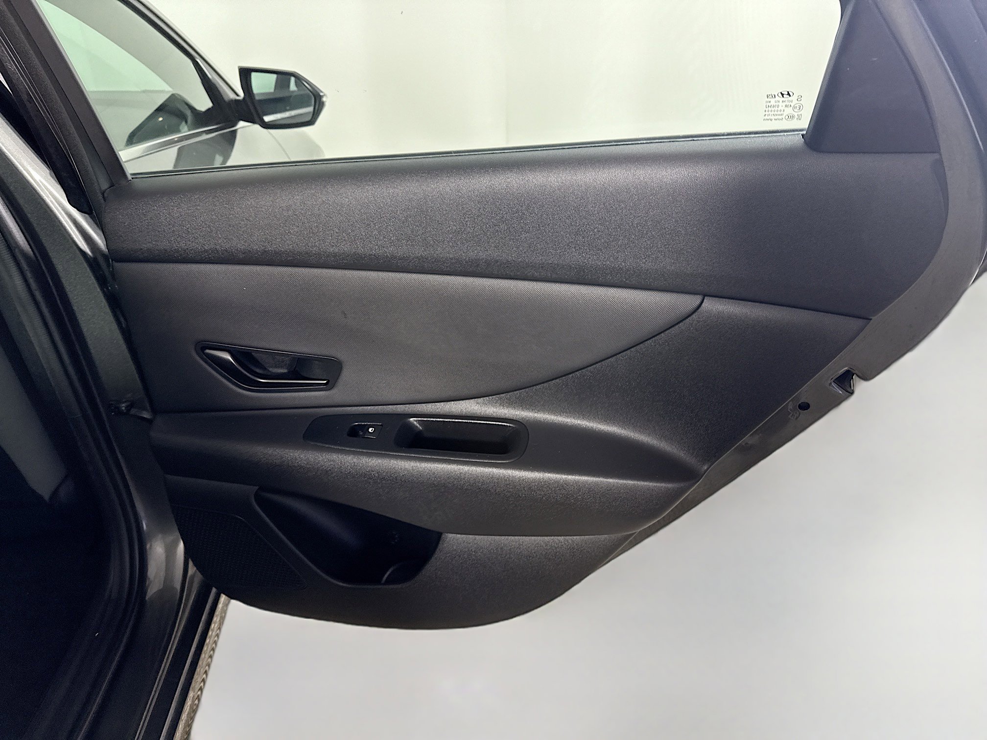 Used 2024 Hyundai Elantra Limited image 28