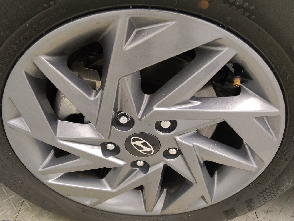 Used 2024 Hyundai Elantra Blue FWD image 31