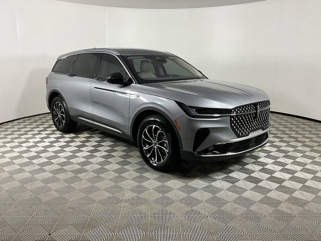 Used 2025 Lincoln Nautilus Premier image 6