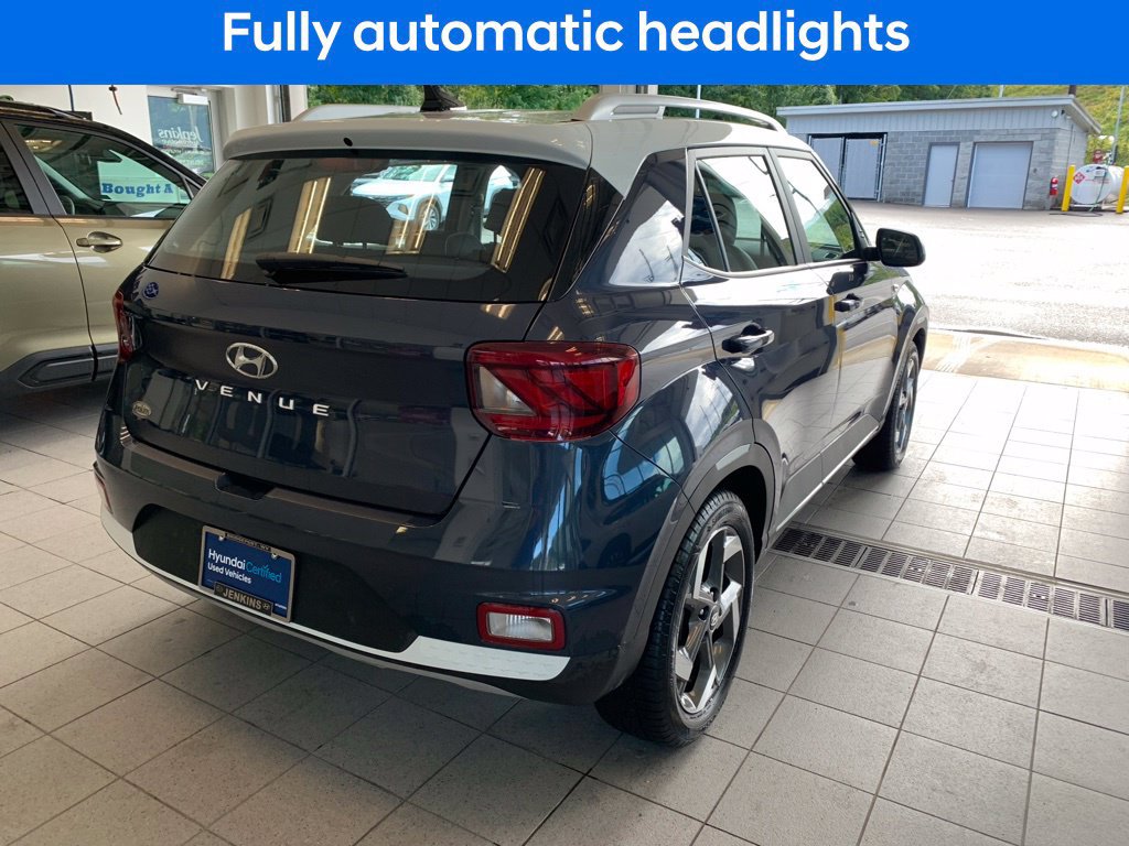 Certified 2022 Hyundai Venue Limited FWD image 11