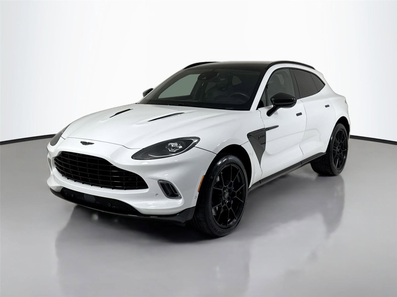 Used 2021 Aston Martin DBX image 10