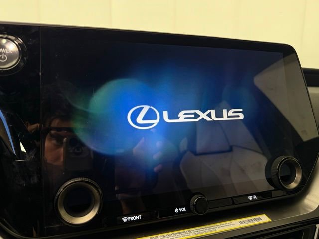Used 2025 Lexus TX 500h AWD w/ Technology Package image 19