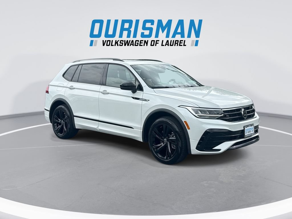Used 2024 Volkswagen Tiguan SE R-Line AWD/4WD image 2