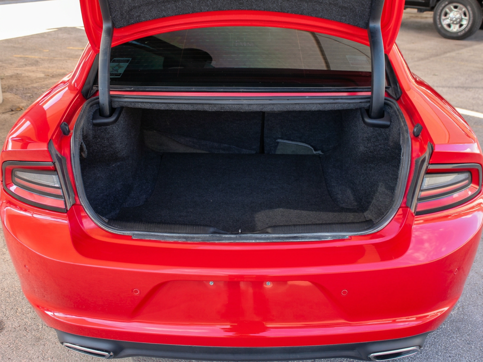 Used 2018 Dodge Charger SXT RWD image 15