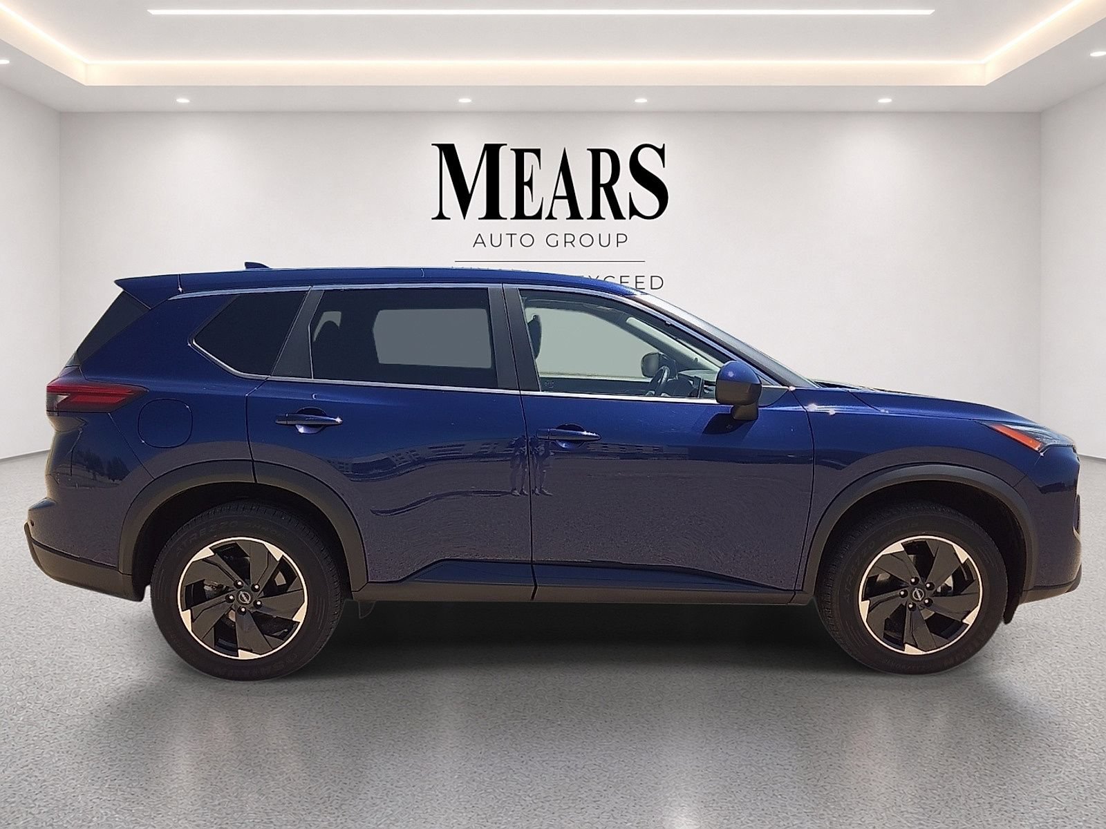Used 2025 Nissan Rogue SV AWD/4WD image 6