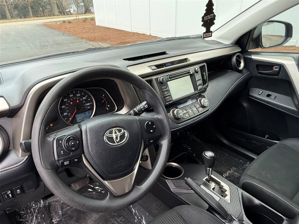 Used 2013 Toyota RAV4 XLE image 10