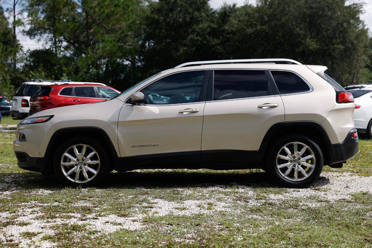 Used 2015 Jeep Cherokee Limited w/ Luxury Group FWD image 3