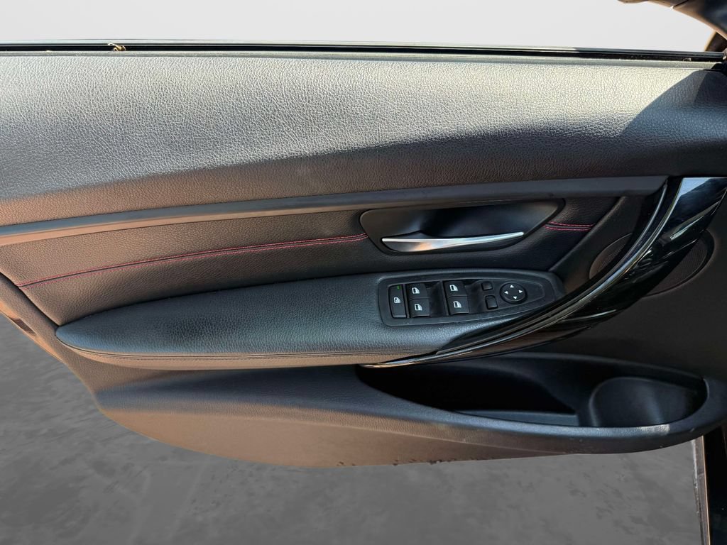 Used 2013 BMW 328i xDrive Sedan AWD/4WD image 13