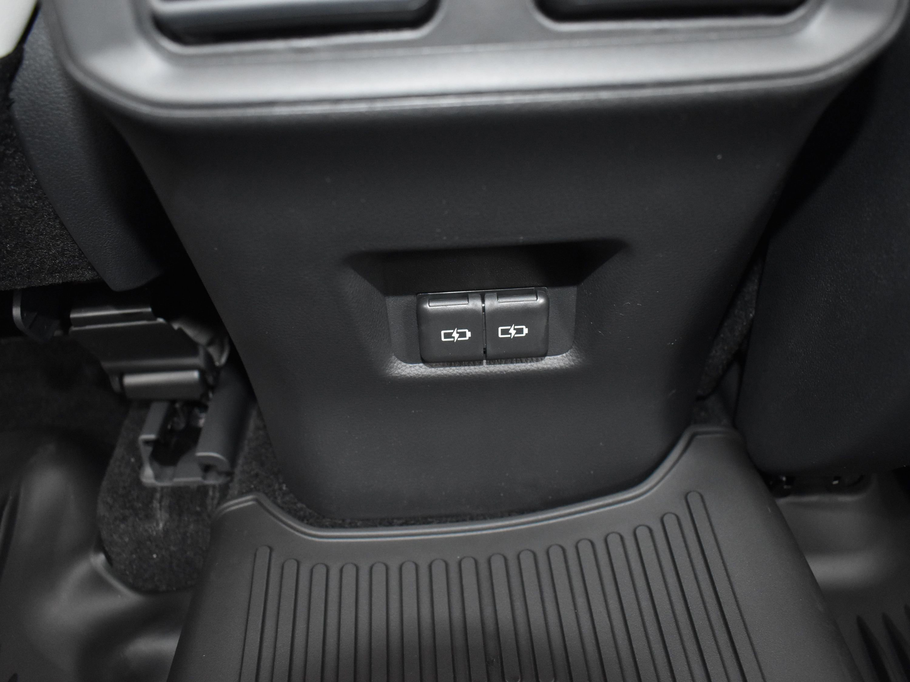 Used 2025 Toyota RAV4 XLE Premium image 14