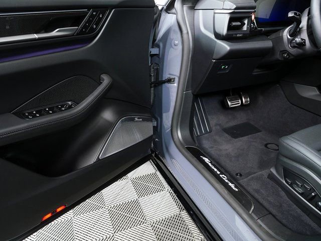 New 2026 Porsche Macan Turbo Electric image 8