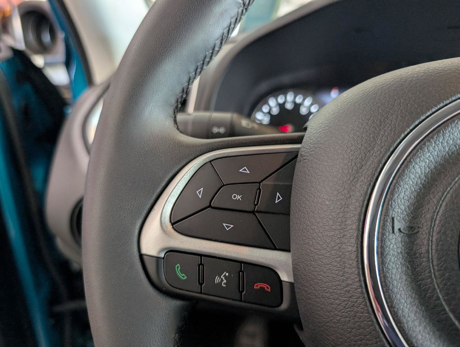 Used 2021 Jeep Renegade Latitude AWD/4WD image 22