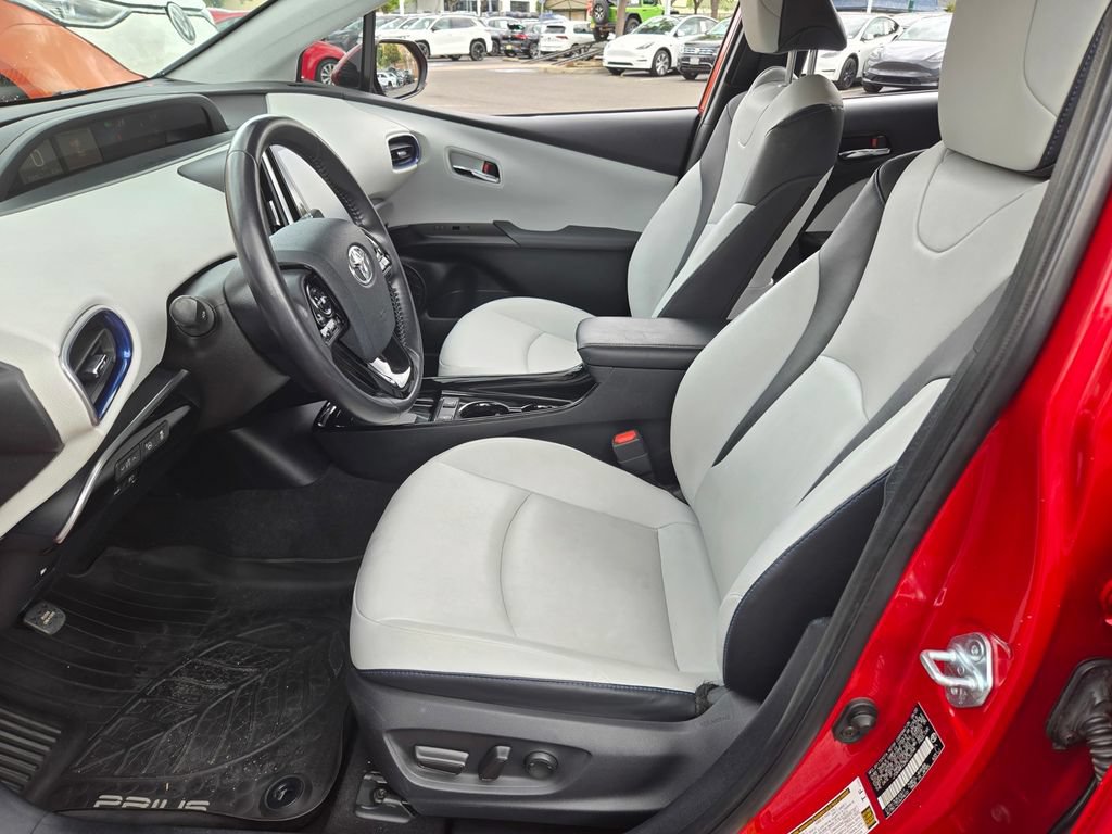 Used 2021 Toyota Prius Limited w/ Premium Convenience Package FWD image 18
