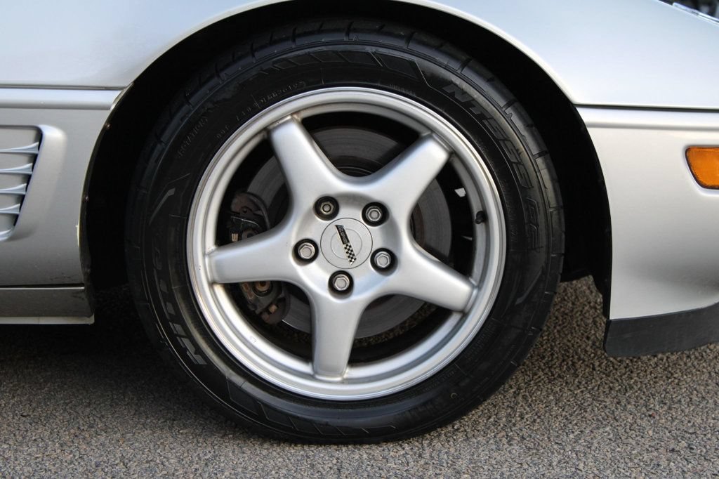 Used 1996 Chevrolet Corvette Convertible RWD image 26