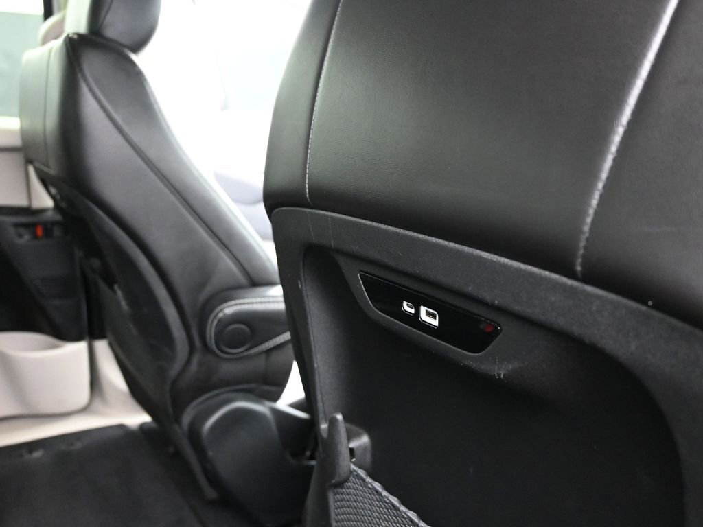 Used 2024 Chrysler Pacifica Touring-L image 37