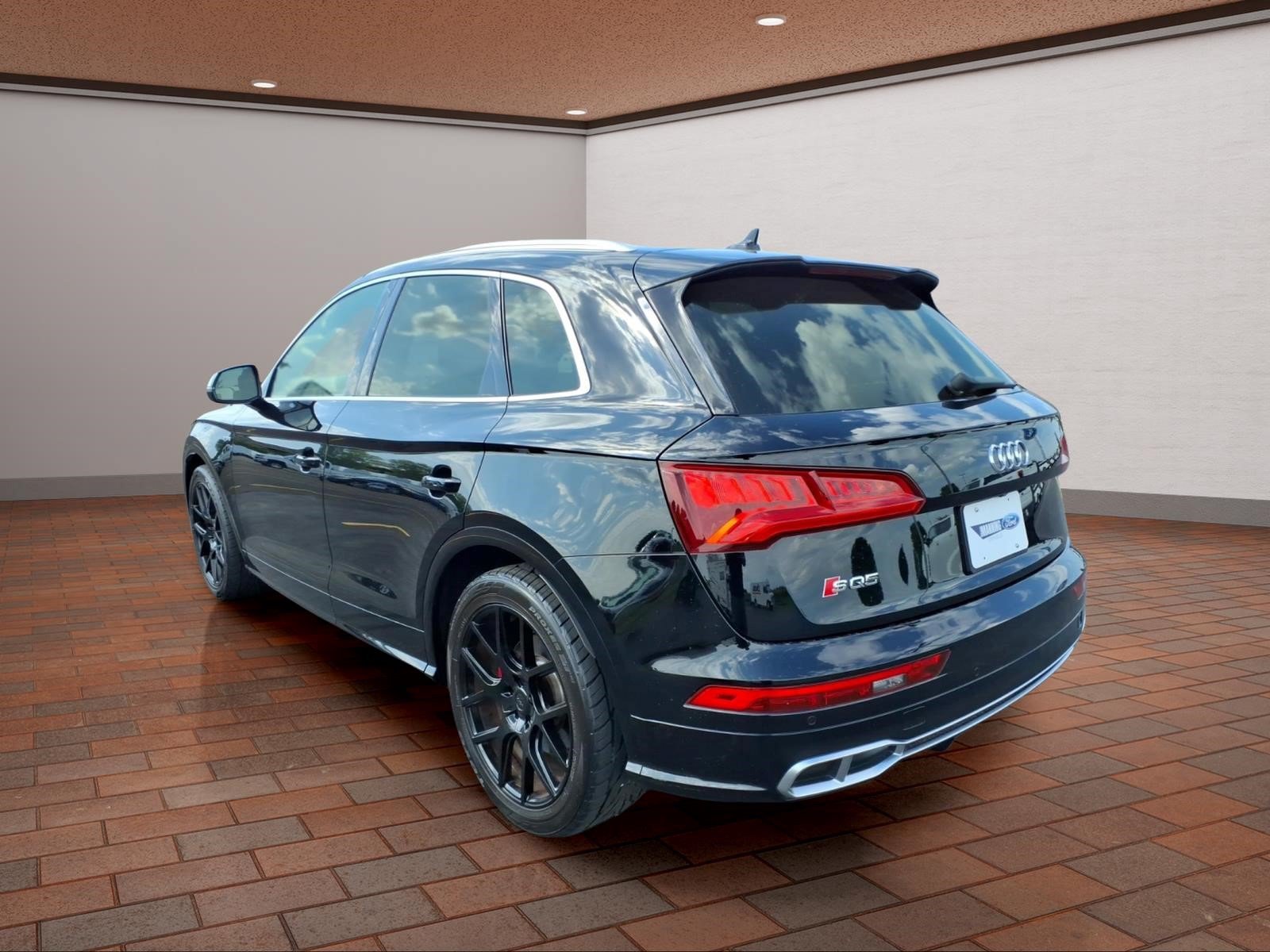 Used 2018 Audi SQ5 Premium Plus w/ S Sport Package AWD/4WD image 6