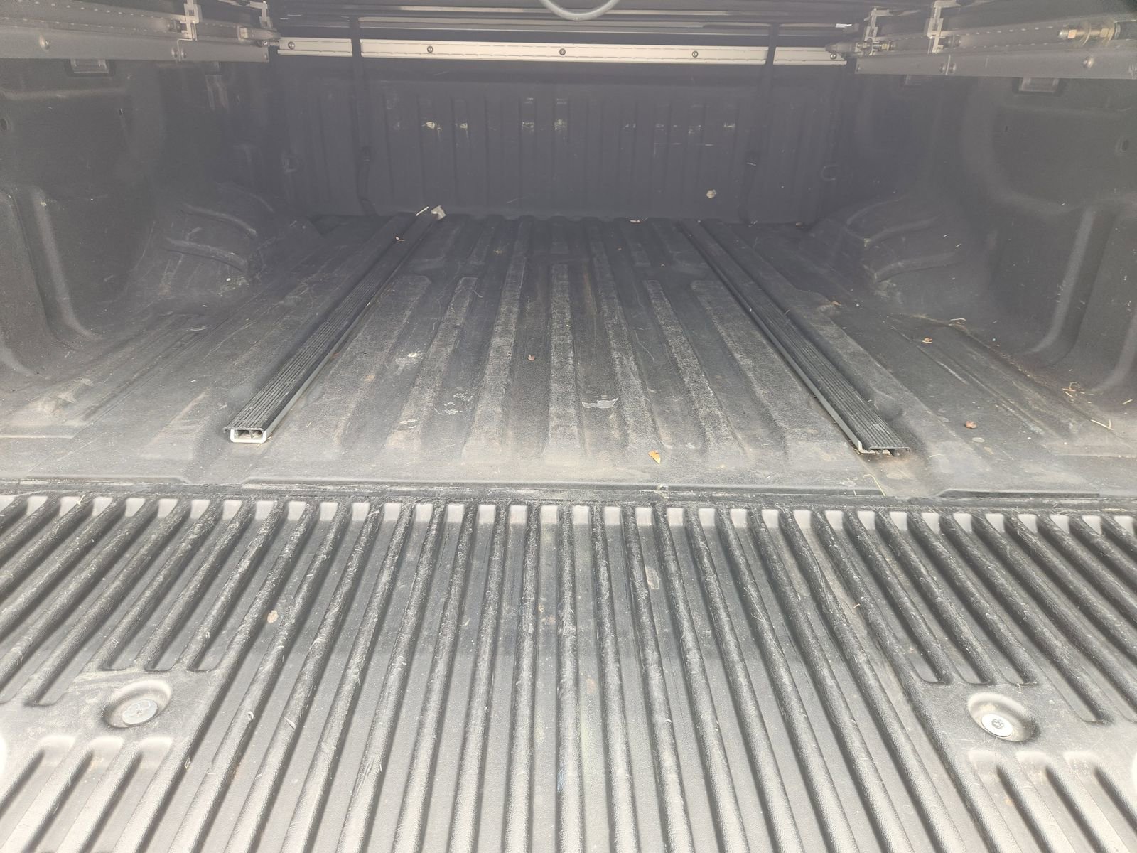 Used 2018 Nissan Titan SV w/ SV Convenience Package image 32