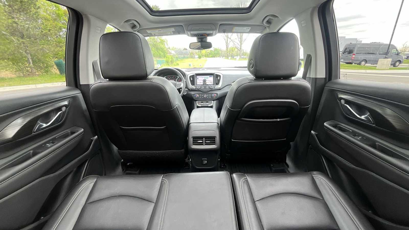 Used 2022 GMC Terrain SLT w/ Infotainment Package II AWD/4WD image 12