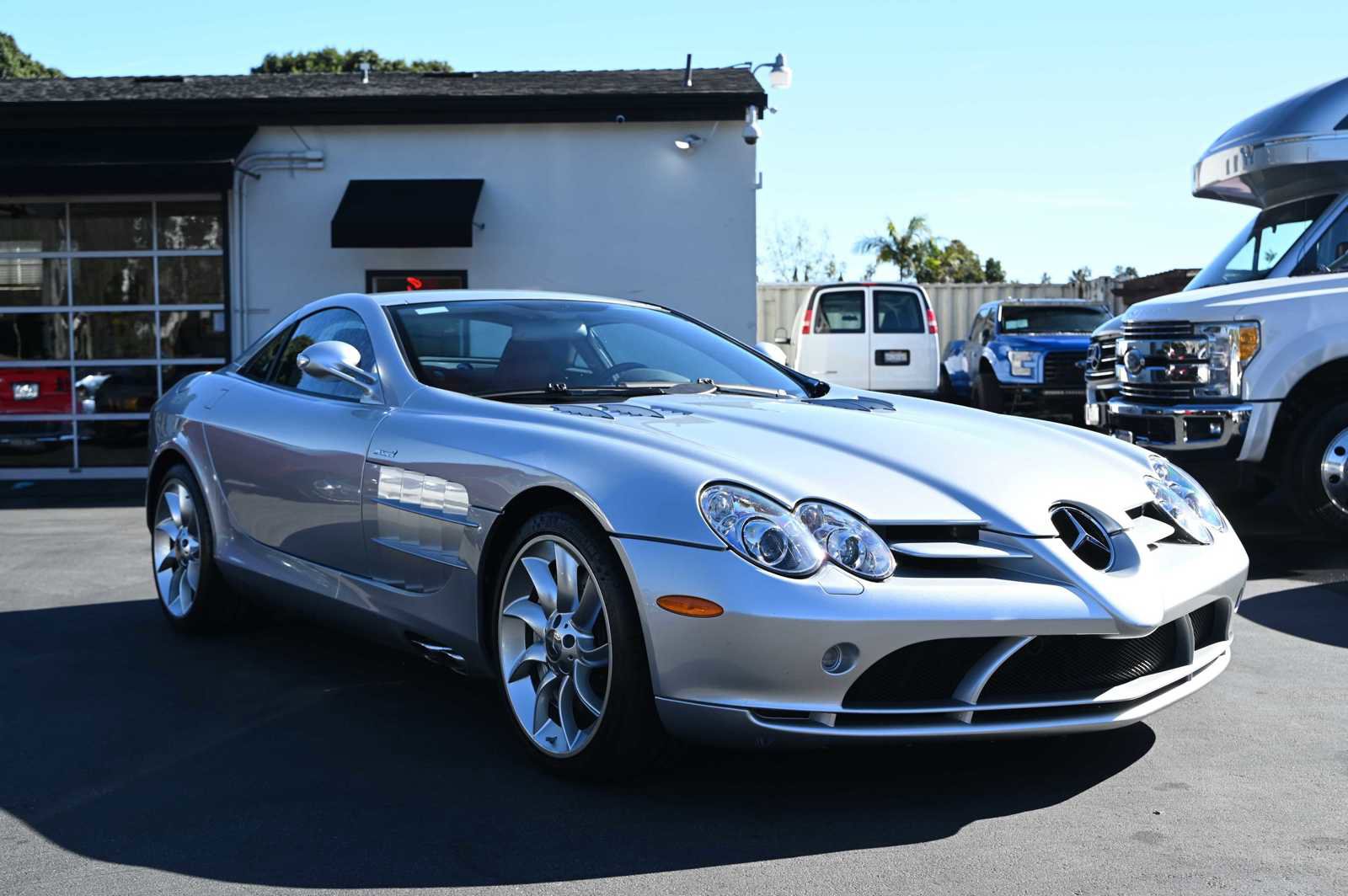 Used 2006 Mercedes-Benz SLR COUPE 2D image 2